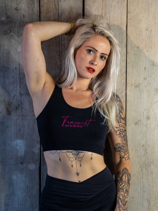 Top feminist pink black - (text pink)